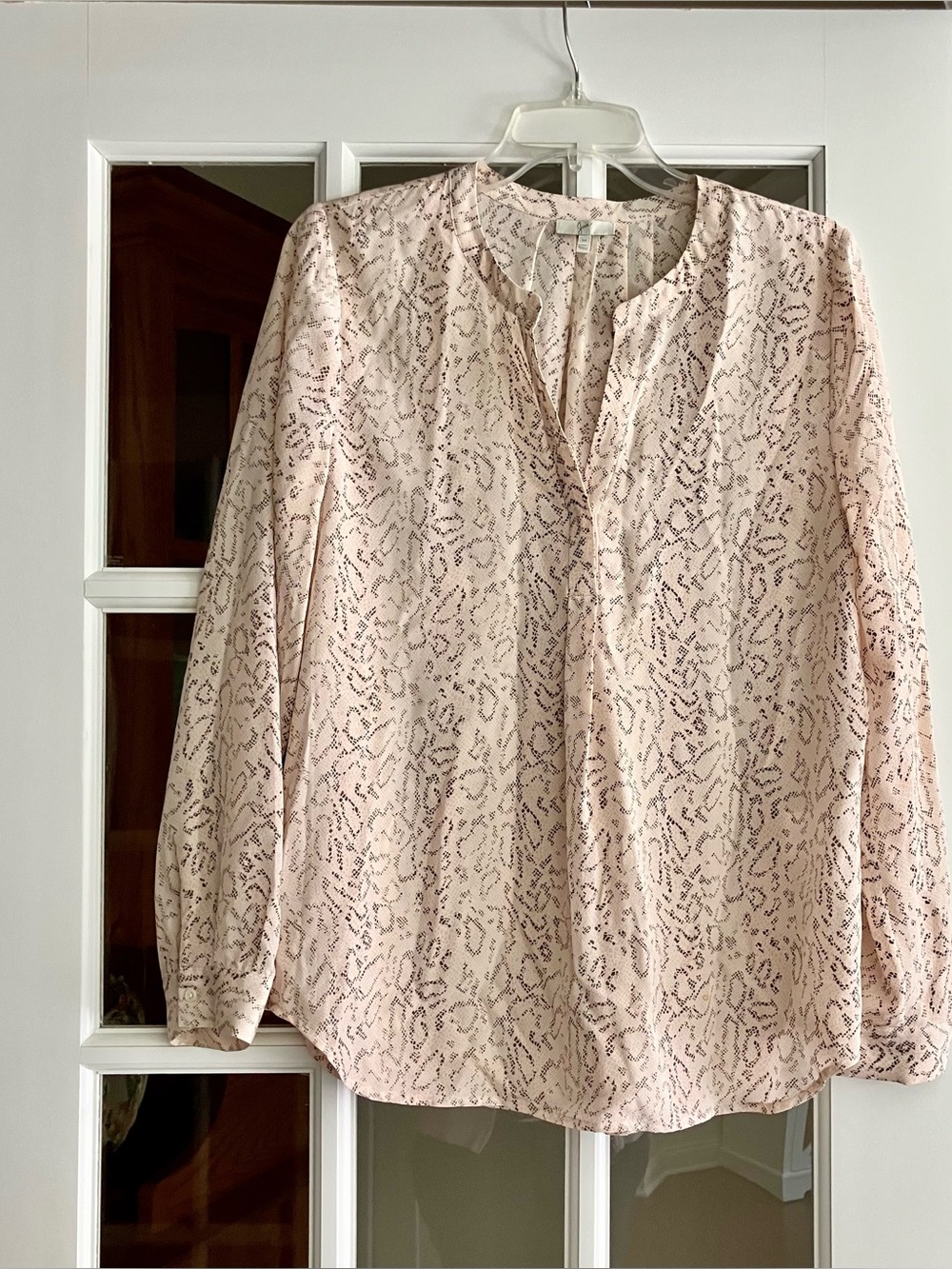 Light pink Snake-Print Reptile Joie silk blouse NWOT - Picture 3 of 8